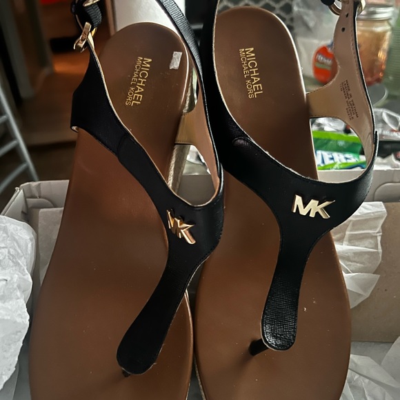 When Michael Kors sandals - Picture 2 of 4